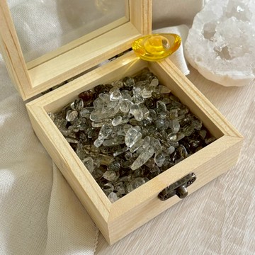 💰天然水晶 綠碧璽髮晶 5–7mm 碎石 100g 招財開運 穩定能量 聚氣轉運 提升磁場 水晶碎石 能量淨化 擺設佈陣