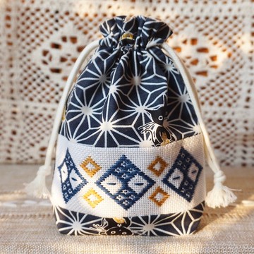 小巾繡束口袋 招財貓咪 (藍) | 刺繡束口袋 索繩袋 收納小物
