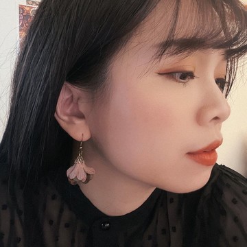 裸粉優雅花貝苞耳環  / 可改夾