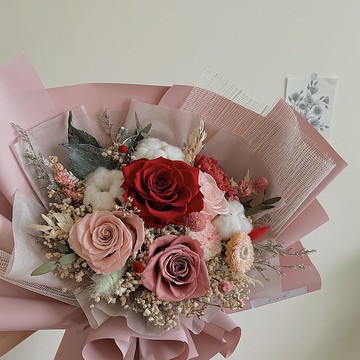 胭脂紅粉大花束 浪漫燈串 情人節花束 畢業花束 生日禮物 擴香花