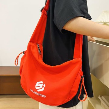 日系無印慵懶風大容量斜挎包簡約時尚流行單肩包通勤上課斜挎包潮