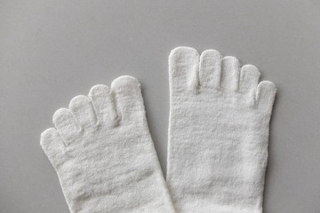 【庫存售完為止】亞麻銅氨纖維五指襪 | 白色|25-27cm