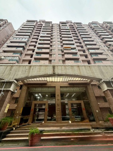 安平地中海｜三房平車採光宅｜吃喝買學都方便｜台南市安平區育平路