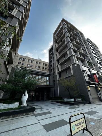 專簽-林維湖悅lalaport區域最便宜三房平車｜台中市東區樂業一路