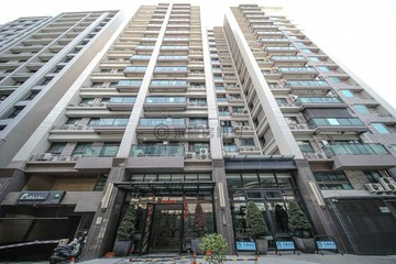 三鐵共構|陽台進出兩房平車｜高雄市左營區大中二路