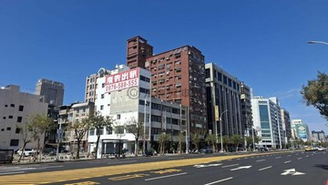 市中心黃金門牌、主要道路第五種商業區~黃金店面｜高雄市苓雅區中山二路
