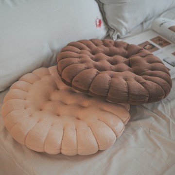 【棉床本舖】小圓餅乾坐墊 直徑42cm,高5cm(±5%) 可愛造型 觸感柔順｜情人節禮物｜生日禮物｜交換禮物