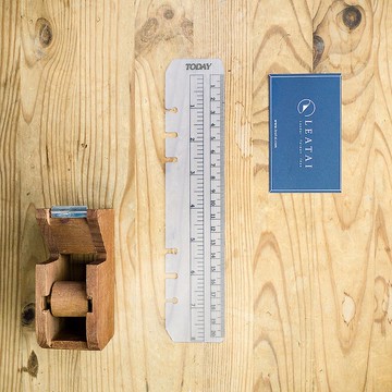 超值分享包 ! 25K 活頁本專用配件。6孔塑膠尺(10入組起)