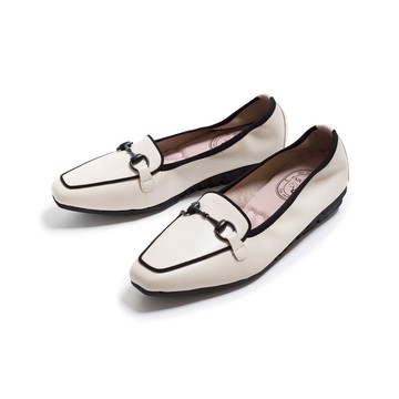 我的旅行日記  經典馬銜釦滾邊平底樂福鞋  香草 (502476)