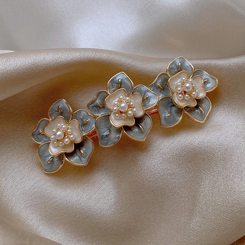 ヘアクリップ ヘアアクセサリー ヘアピン バレッタ 立体フラワー 花モチーフ パール ビジュー グレー 通販 Lineポイント最大0 5 Get Lineショッピング