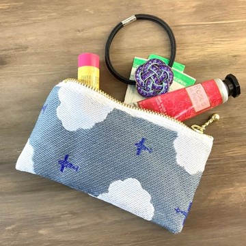 【飛機與雲】榻榻米邊飾 扁平迷你收納包 零錢包 卡片夾 天空 陰天 灰色