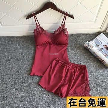 🔥台灣發出🔥 睡衣 女 夏帶 胸墊 冰絲性感蕾絲弔帶裙仿真絲薄款夏季女弔帶裙傢居服睡衣 性感 純色 夏季 套頭 KJ