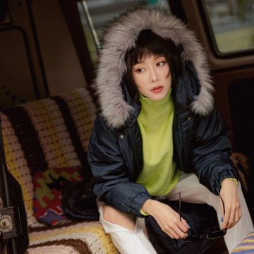 OB嚴選-輕保暖羽絨棉長版可拆式毛領連帽外套《EA3232-》