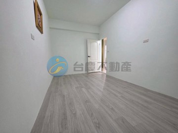 前鎮國中草衙站翻新4樓3+1房美寓｜高雄市前鎮區明衙路