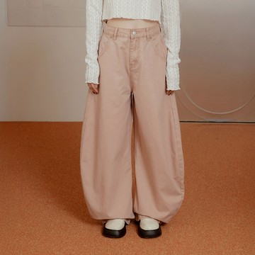 QUEENSHOP_S 女裝 可麗露-星星鉚釘彎刀長褲 兩色售 S/M/L 現+預 【04102049】