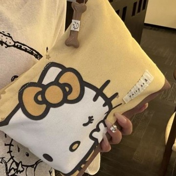 手拿包HOlloKiOty化妝包便攜式大容量旅行可愛卡通小眾ns風手拿包