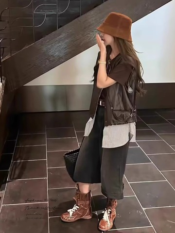 皮背心下接條紋／個性寬鬆大碼帥氣造型款－【350526】