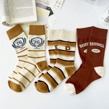 D336 刺繡P中筒襪子女 百搭咖啡色純棉女襪INS潮襪運動風吸汗棉襪條紋