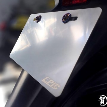 【叫小賀】 EPIC 白鐵 車牌保護框 車牌底版 車牌保護 七碼 強化底板 強化背板 強化車牌 牌版 防止車牌彎曲 變形