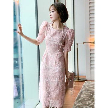 MIUCO重工刺繡蕾絲花紋圓領宮廷袖高腰系帶純色連衣裙7