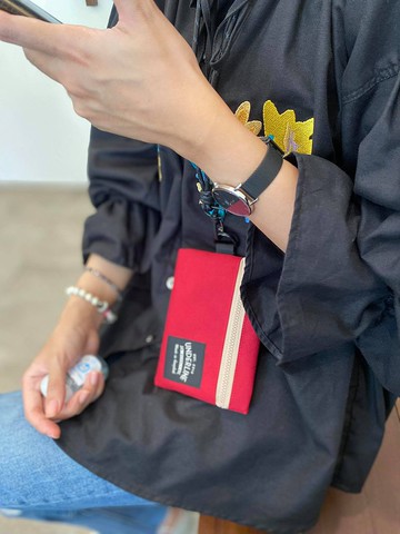 紅色再生聚酯纖維翻蓋口袋附掛繩 / 卡夾 / 零錢包