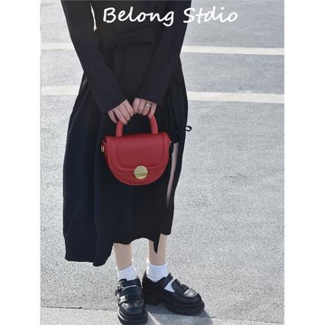 Belong正紅色馬鞍包女斜挎包包女小眾設計手拎包復古月牙腋下包