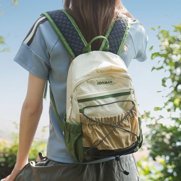 戶外旅行揹包，超輕揹包，徒步旅行斜挎包，大容量輕便多功能女士揹包。