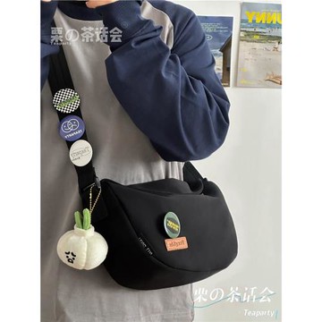 日系ins運動騎行包包男女 潮牌休閑百搭餃子包輕便學生通勤斜挎包