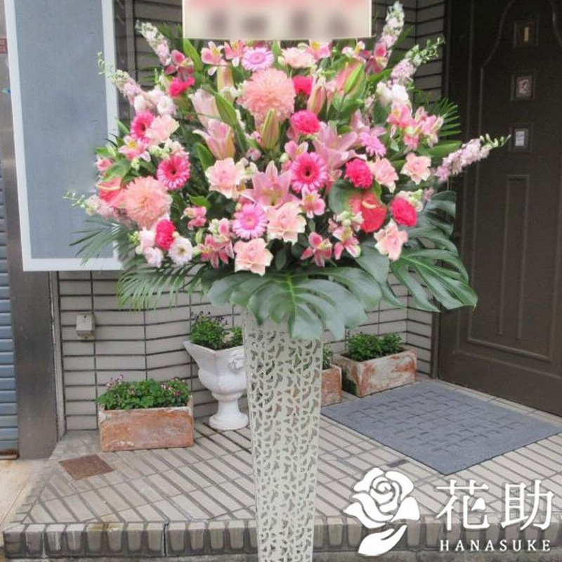 スタンド花 フラワーコンシェルジュ厳選花屋の モンステラ入り スタンド花1段円 名札無料 東京大阪名古屋はじめ全国配達 通販 Lineポイント最大0 5 Get Lineショッピング