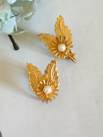 vintage jewelry 金色雙葉珍珠花蕊 夾式耳環