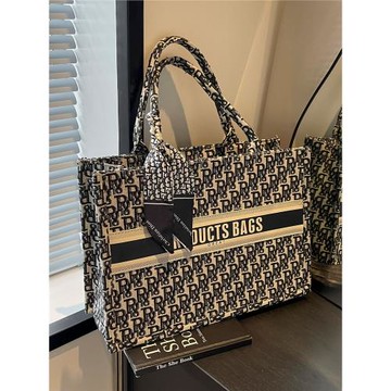 高級感刺繡托特包包女士2025新款休閑小眾手提通勤包大容量單肩包