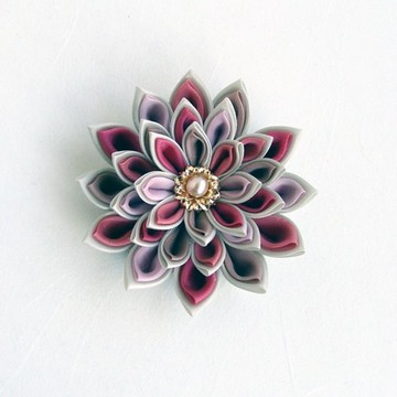 胸針 柔粉混色 Tsumami Zaiku