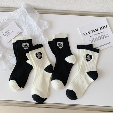 新品 襪子女 中筒襪春秋季 日系棉襪 ins潮網紅款 愛心刺繡 黑白撞色長筒襪