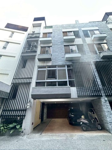 超狂別墅速洽兆祥大面寬停雙車｜輕屋齡有電梯｜台中市北區梅川西路三段