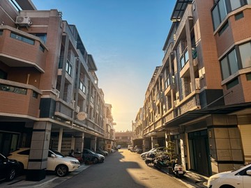 專員小楊大雅上楓國小|前院臨路別墅|有孝親房｜台中市大雅區雅楓街