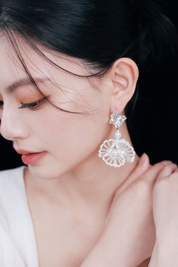 COR-DATE / 銀色系 / 短版雪花微舞耳環