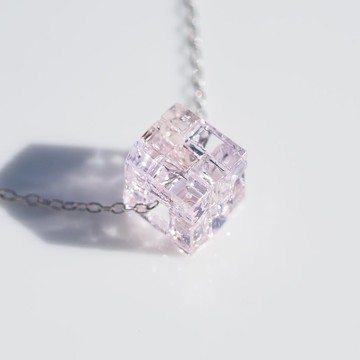 立方體玻璃(小巧可愛【華】)項鍊 【可選棉繩、925 純銀】