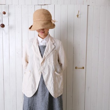 neo 卓別林外套 米白色