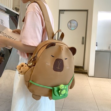 限時特賣中🎈巴卡熊書包女生雙肩包可愛水豚卡皮巴拉兒童卡通背包輕便減負護脊 日係國中大容量多口袋書包 大學生防水雙肩包 簡