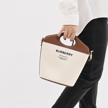 BURBERRY 巴寶莉   Pocket 帆布手提斜背兩用水桶包(咖邊)