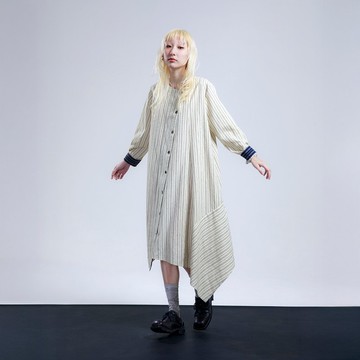 裙襬不對稱條紋洋裝