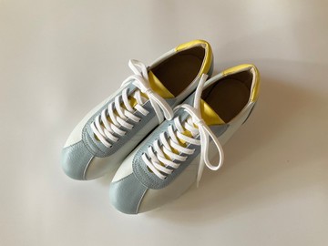 淡藍x黃復古運動鞋 | 皮革 x 春季色彩材質