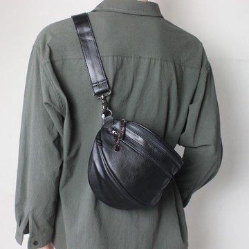 男士斜挎包潮牌ins小挎包日系單肩包休閑時尚包包蹦迪胸包百搭潮