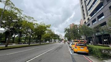 Ｒ１５捷運國泰ＹＯＯ臨路面寬收租店面｜高雄市左營區博愛三路