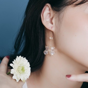 【極光-銀雪白】垂墜耳環 | 水晶花飾品