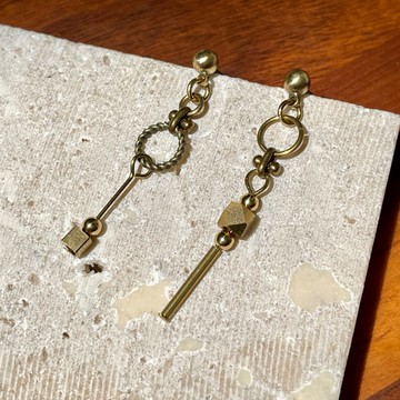 老林雜貨 | 不對稱黃銅墜式耳環 (針式 / 夾式)