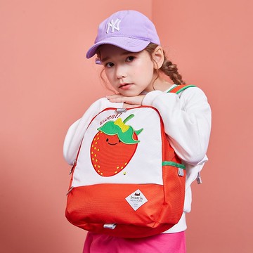 BEATRIX NEW YORK 經典刺繡兒童遊玩小背包-適用身高80-110cm