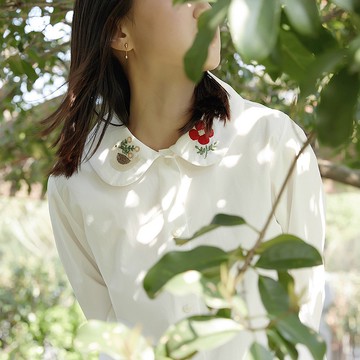 領口手工刺繡白襯衫