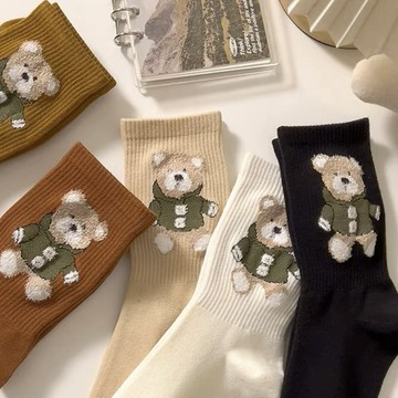 【𝐔.𝐉.𝐉】現貨✨【日系軟萌風】小熊刺繡厚襪｜奶茶系色調・中筒襪 中筒襪 襪子 薄襪 棉襪 中筒襪 長襪 潮流