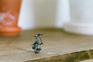 彩虹彼端——青銅散步人偶附貓擺飾